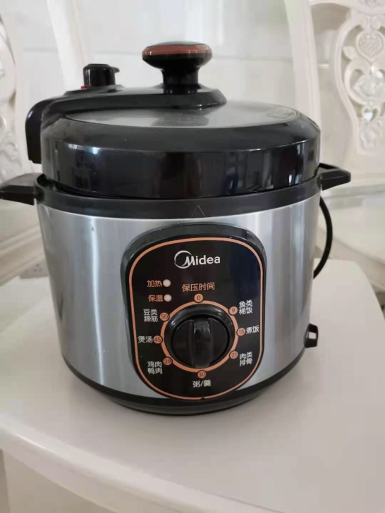 单位上发的美的电高压锅，家里锅子多，卖一个