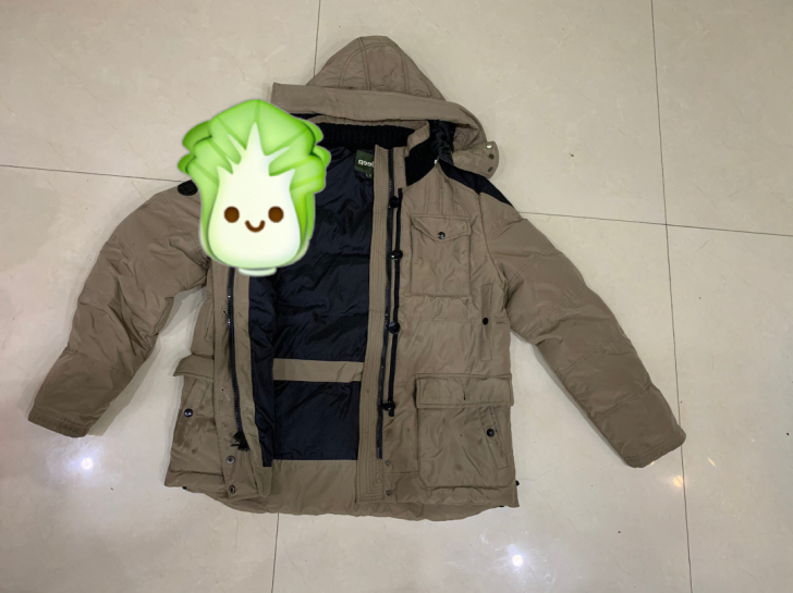 九成新。jeep羽绒服。买的时候499元，...