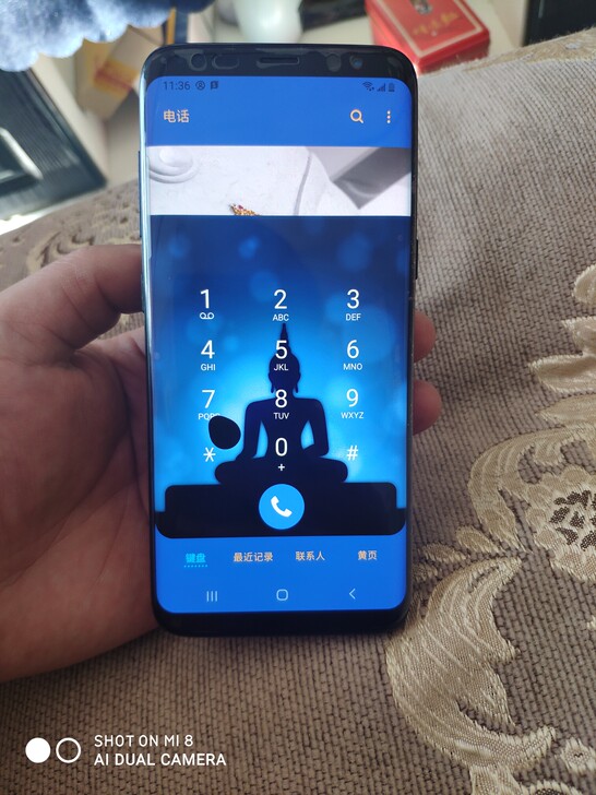 三星s8转让，全网通单卡4g。屏幕有个小拇...