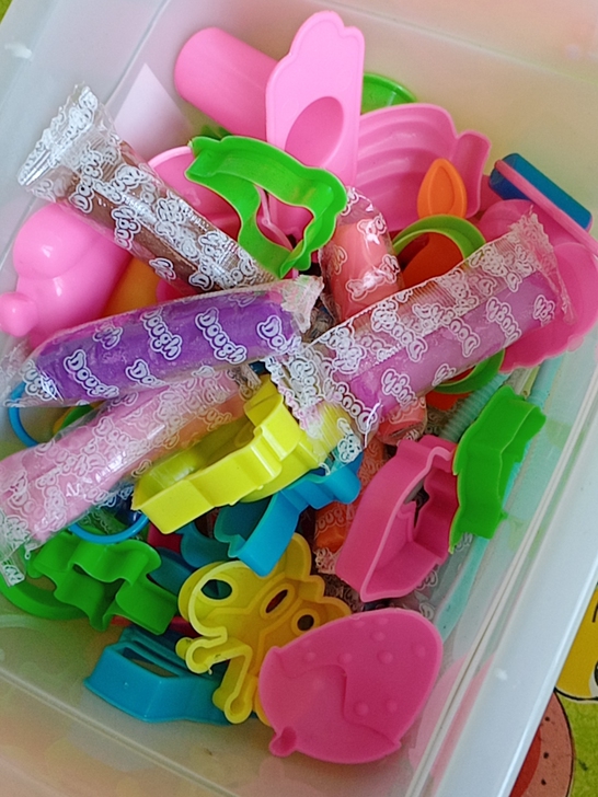 橡皮泥，就拆了一个两个，其余未拆封