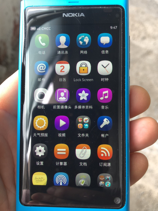 诺基亚n9，1+16g内存，屏幕有小划痕，...