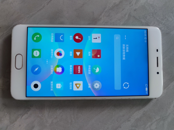 魅蓝E ，3+32GB ，银色。成色8.5...