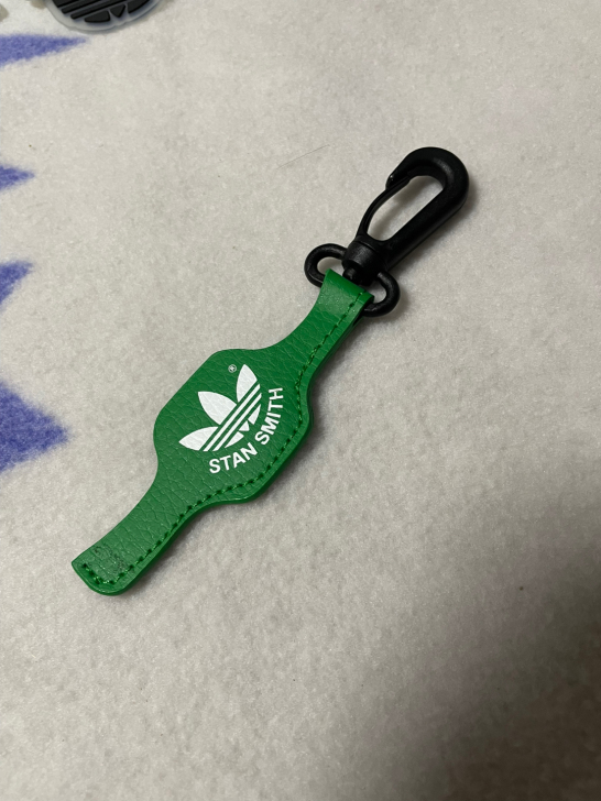 阿迪达斯三叶草