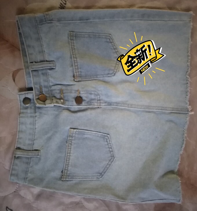 全新 转手原因 闲置浅蓝色牛仔裙L号