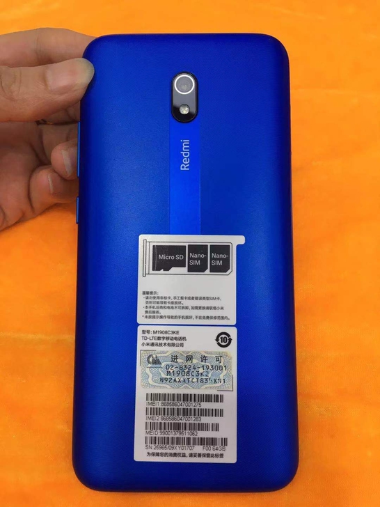红米8A，64G，4G运行，全网通，送充电...
