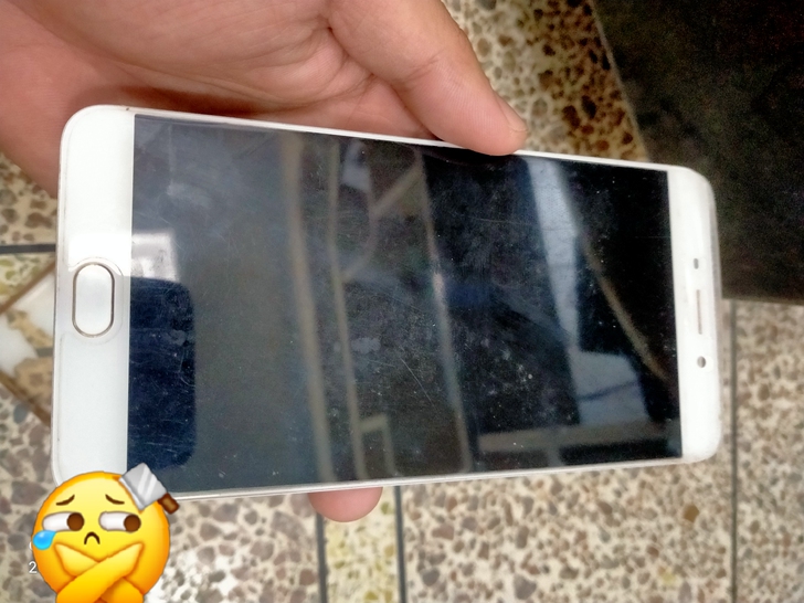 OPPO R9P  原装总成  （没主板）...