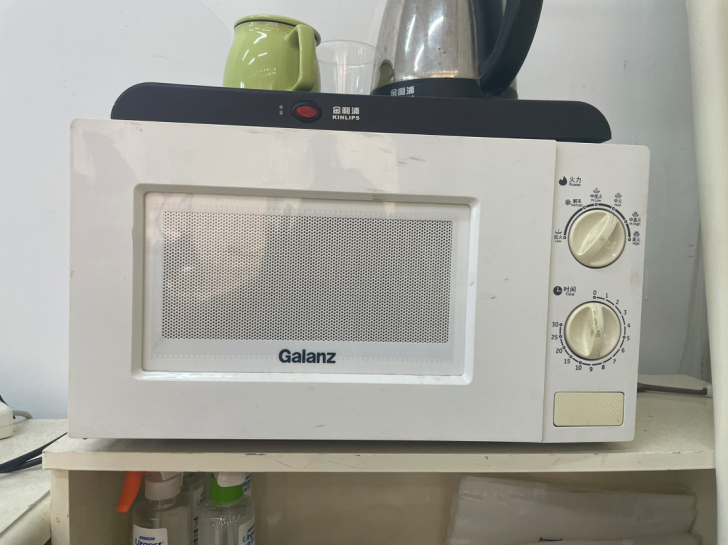 格兰仕微波炉，因为不用了出了，很好用。。只...