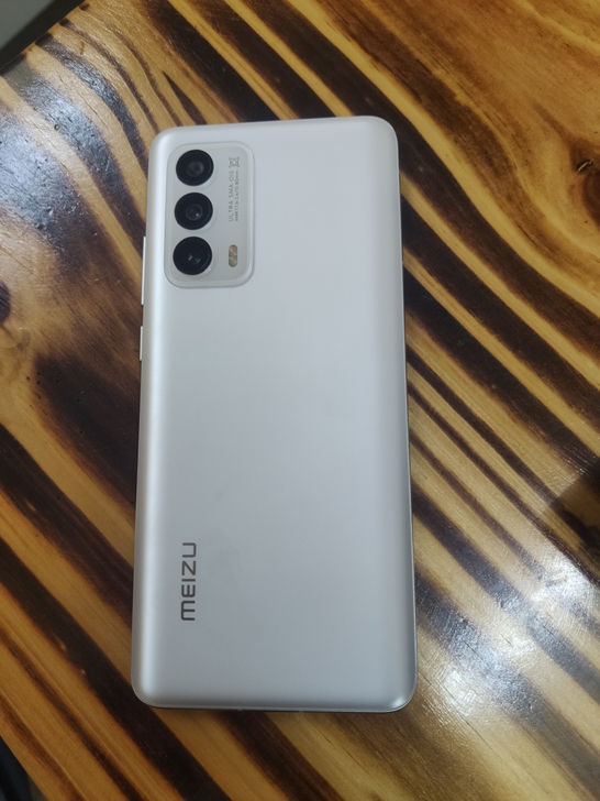 魅族18 踏雪8+256g 成色98新，贴...