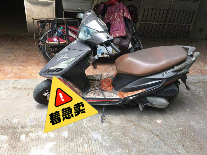 自用摩托车125cc踏板街车鬼火摩托车