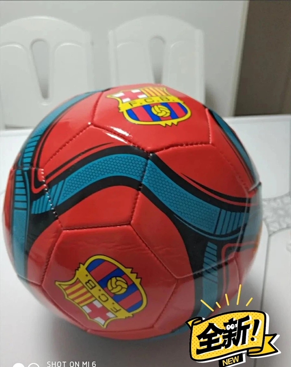 全新足球在足球店100买的一直也没用上,,...