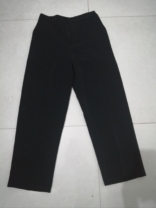 质量很好，裤子版型很好看