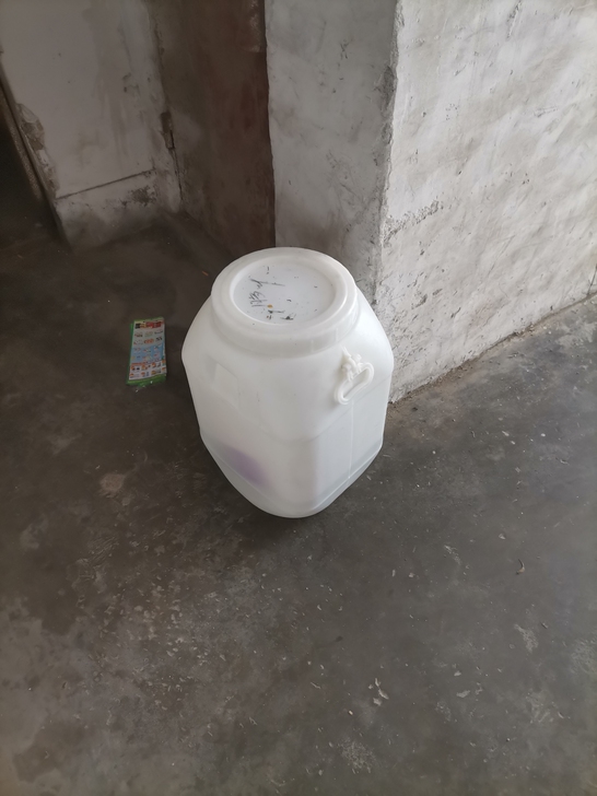 120斤水桶  很厚   20元一个   ...