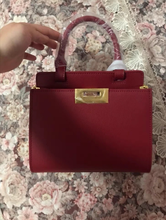 凯莉包小号 酒红色 可斜挎可手提 九成新
