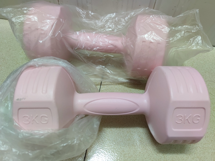 3kg哑铃各一个