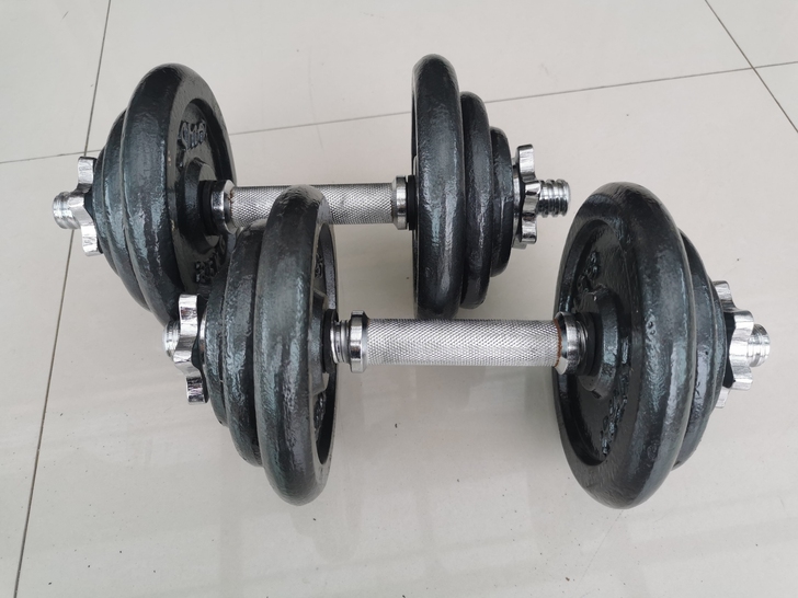 20kg铸铁烤漆哑铃库存清货，时间放久了，...