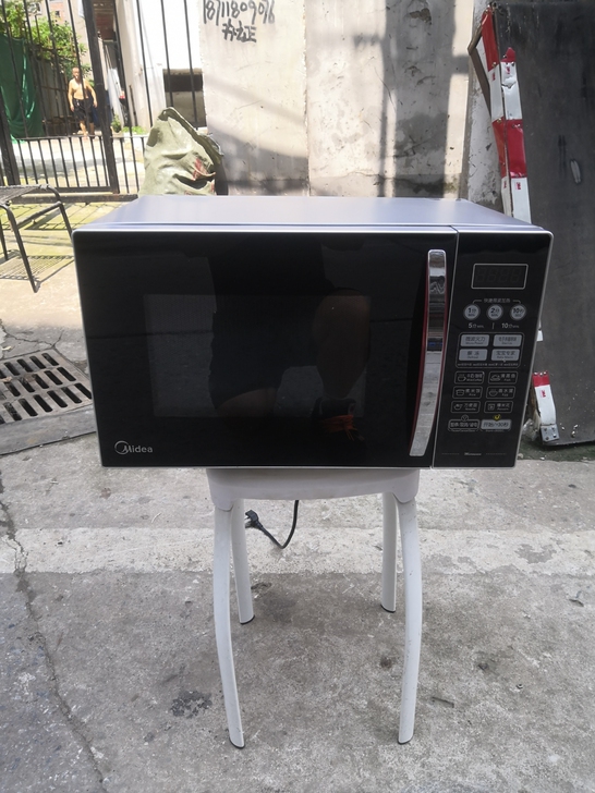 美的微波炉,层色如图,基本全新,买回来用过...