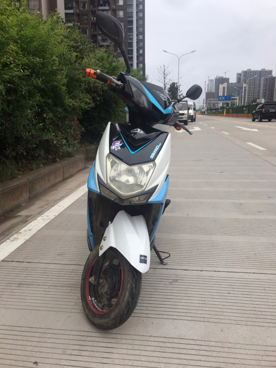 新日60V20A电动车，车况好，成色新如图...