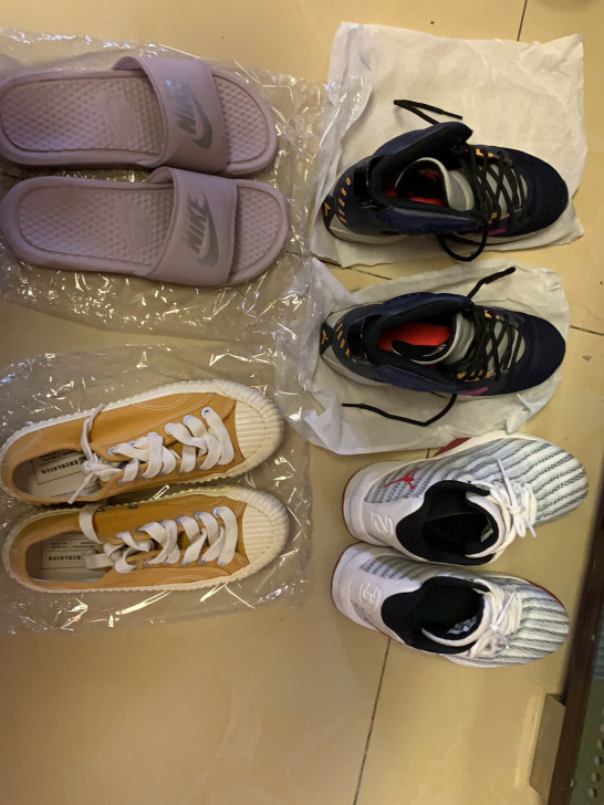 出闲置几双耐克鞋子，圈图问价。都穿过一两次...