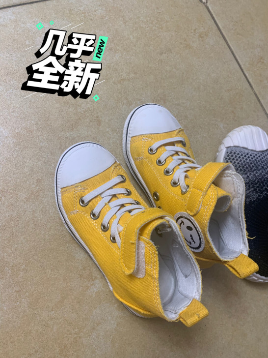 27码俩双帆布鞋，单网运动鞋，只有照相穿过...