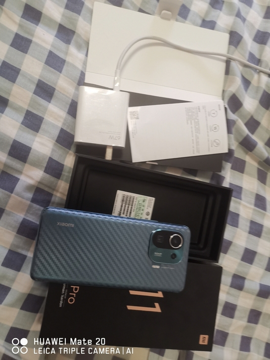 小米11pro。8加256的绿色。全套配件...