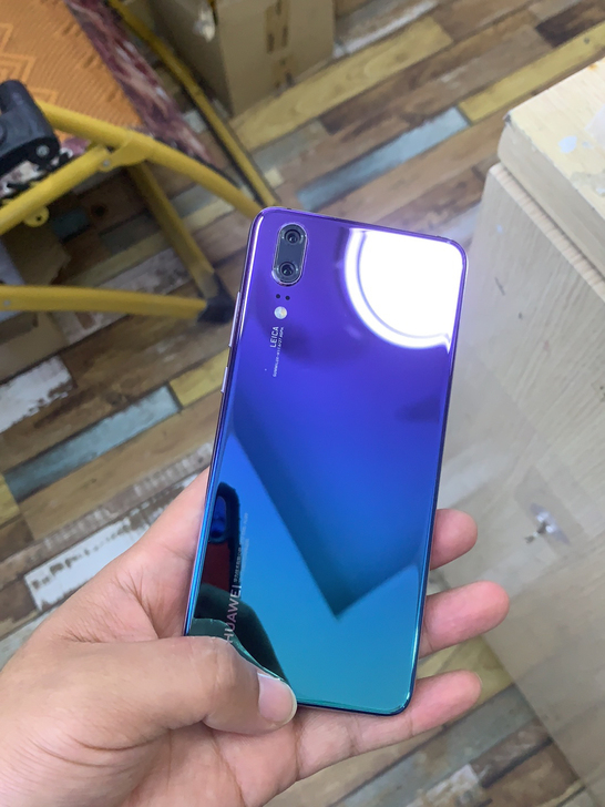 华为p20极光色6+64G成色9.8新，原...