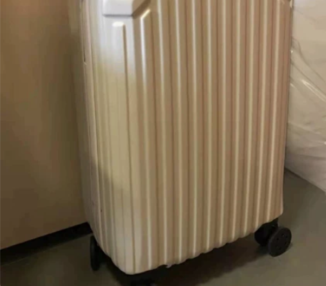 全新包邮，行李箱26寸85包邮 仅邮寄，偏...