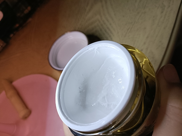 雅诗兰黛面霜，闲鱼入的，用了两次不合适我用。