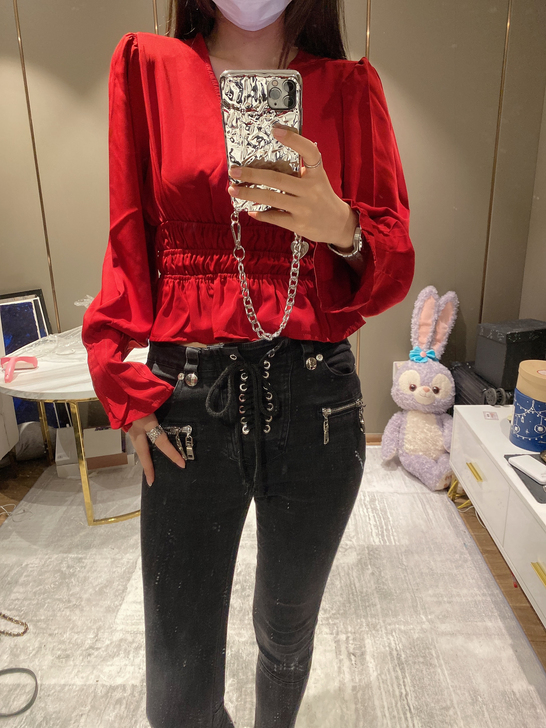 牛仔裤。腰头有设计感。s码