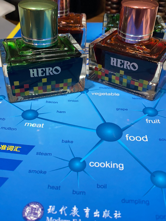 hero的彩色墨水，有淡绿色和橙色的，败家...