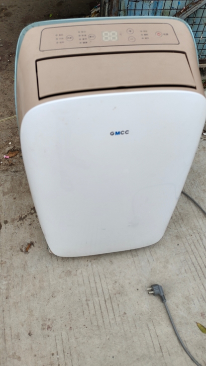 出一台机GMCC移动空调，当时1799买的...
