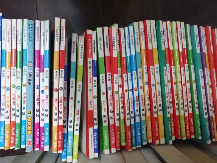 名著小说散文书，孩子读大学了，把家里书清空...