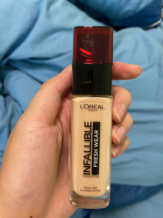 欧莱雅粉底液无盒  色号日期如图