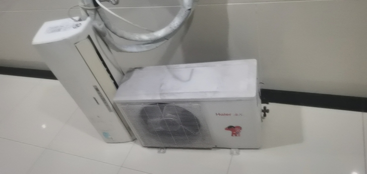 一匹挂机空调，格力内机，海尔外机，搭配使用...