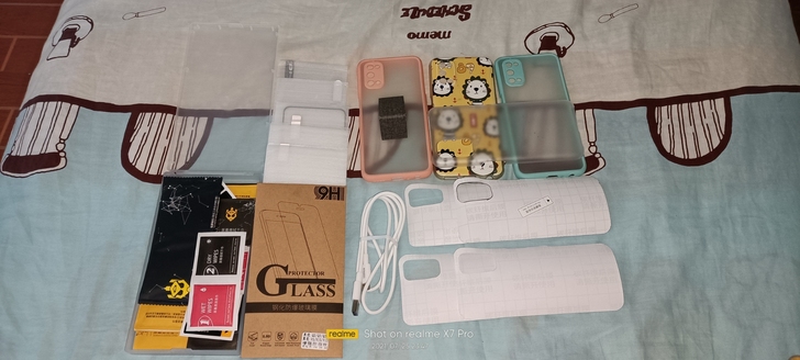 realme Q2的配件。