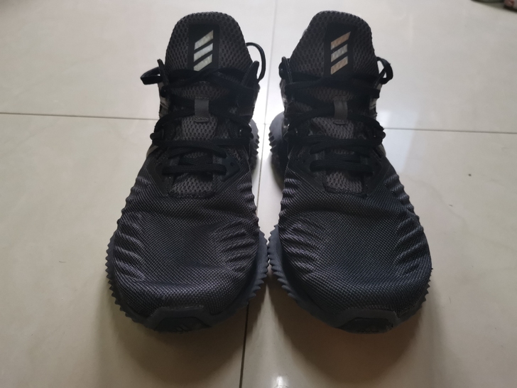 出阿迪达斯阿尔法bounce运动鞋，43码...