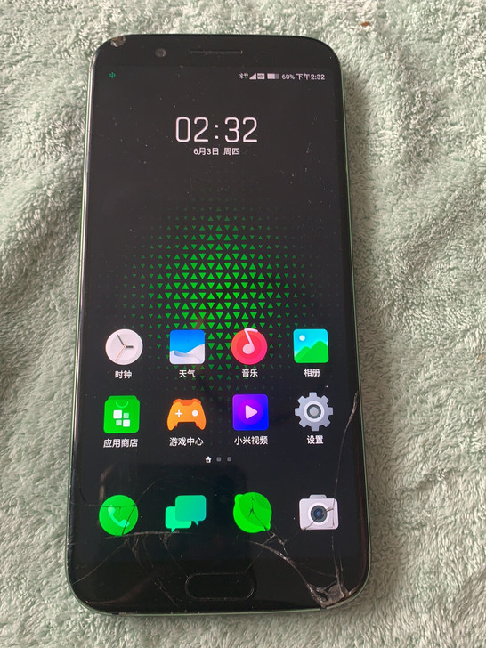 黑鲨手机，开机内屏好，8128，功能正常，...