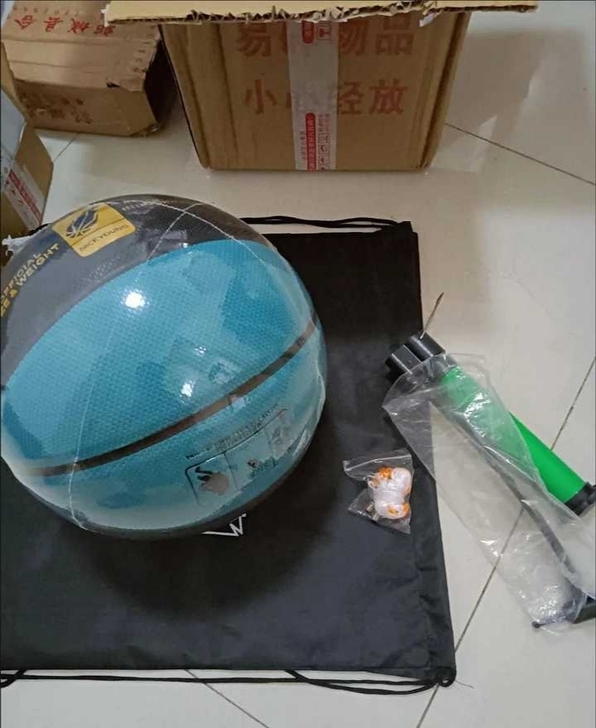 公司篮球队全新篮球处理，一共3个，膜都没有...