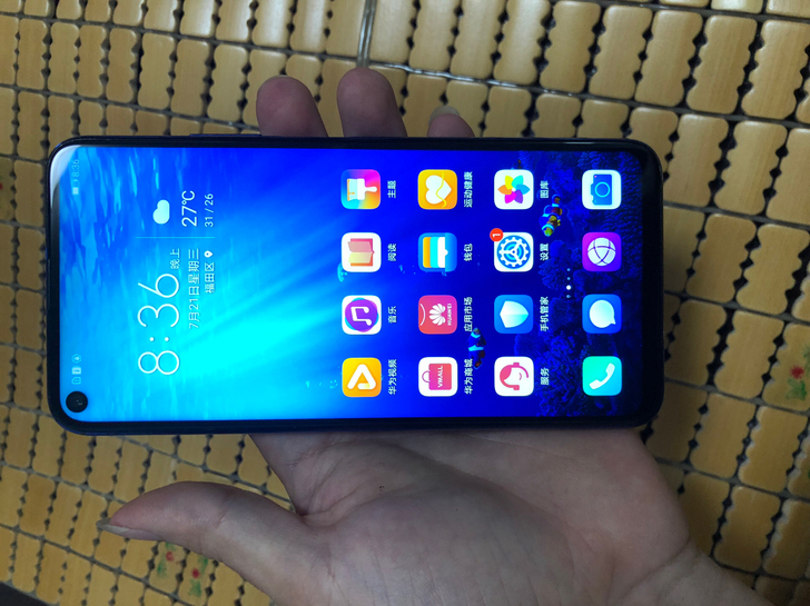 荣耀20手机，，，8+128机器95成新以...