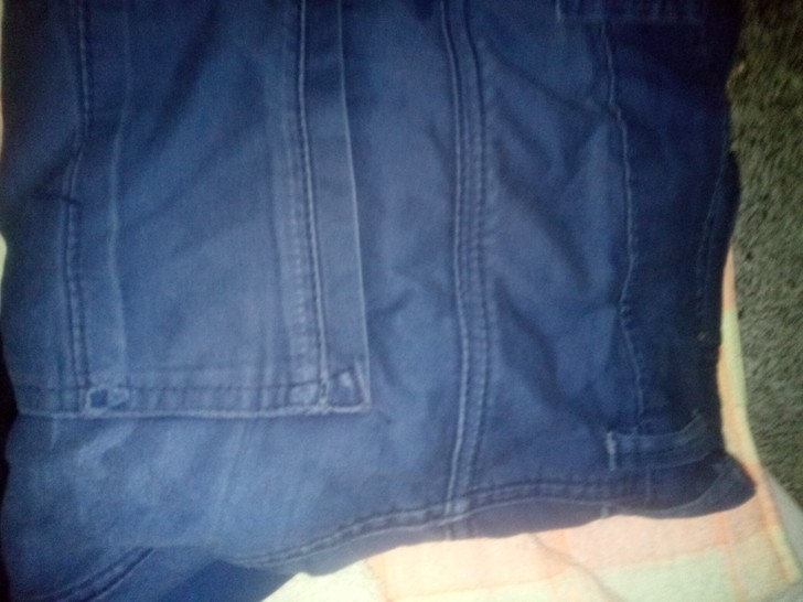 九成以上的男士通用款牛仔裤一条