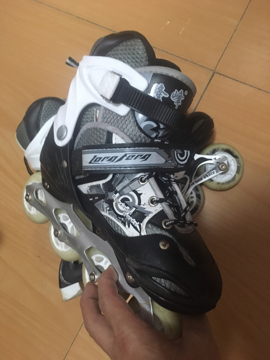 36-38码可调节的旱冰鞋,小孩没有玩过几...