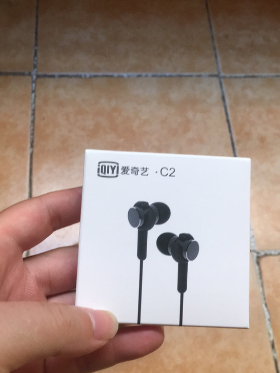 出全新未拆封耳机