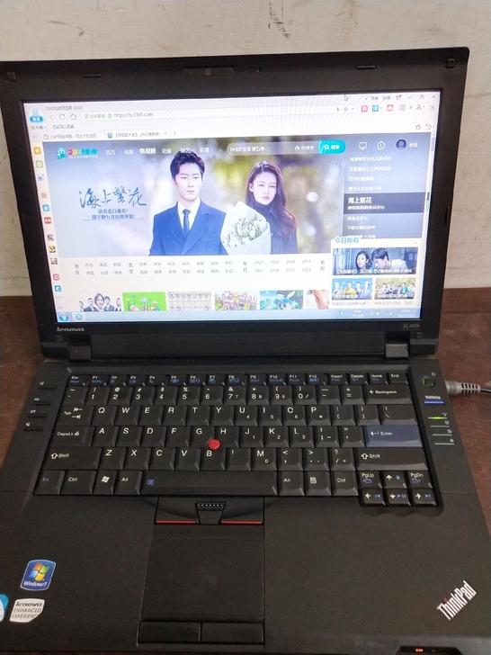 出售联想品牌14寸笔记本电脑。