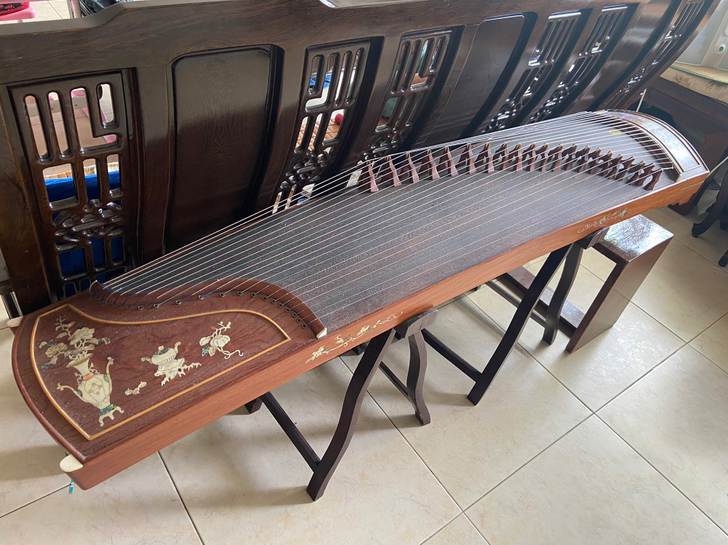 1.6米古筝，带琴架，9成新，适合新手学习...