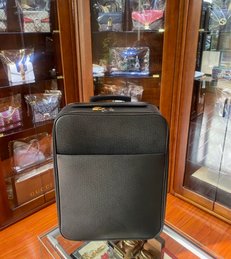 LV黑色Taiga牛皮 旅行箱 可登机整包...