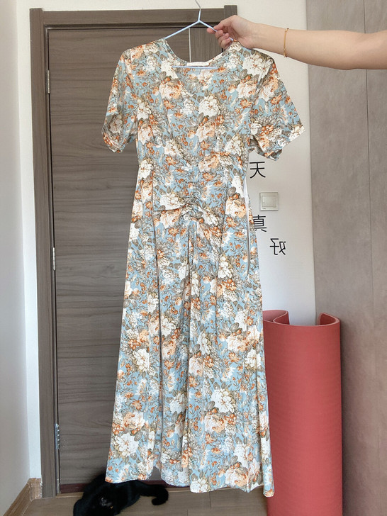 韩式碎花连衣裙胸前褶皱清新显瘦