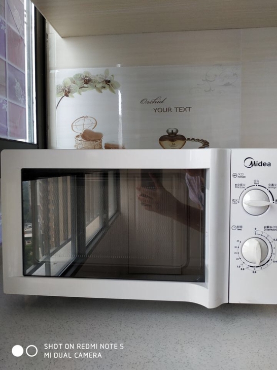 二手美的微波炉,带玻璃转盘加热,八成新