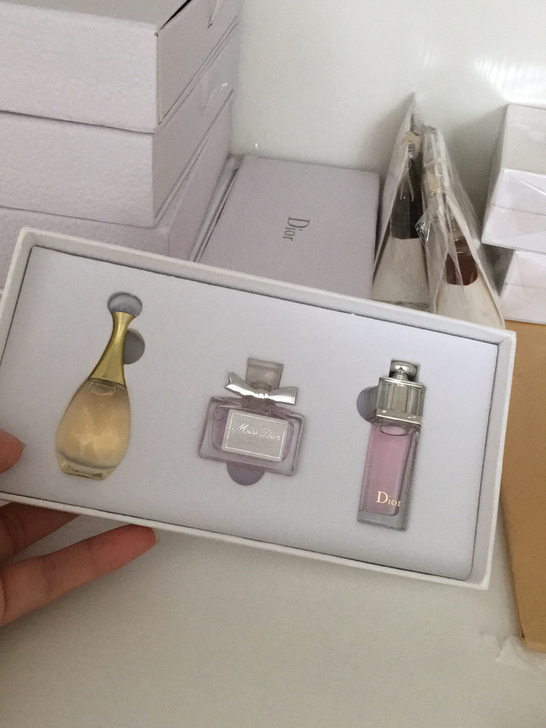 迪奥小样三件套临期12月份到期不影响使用