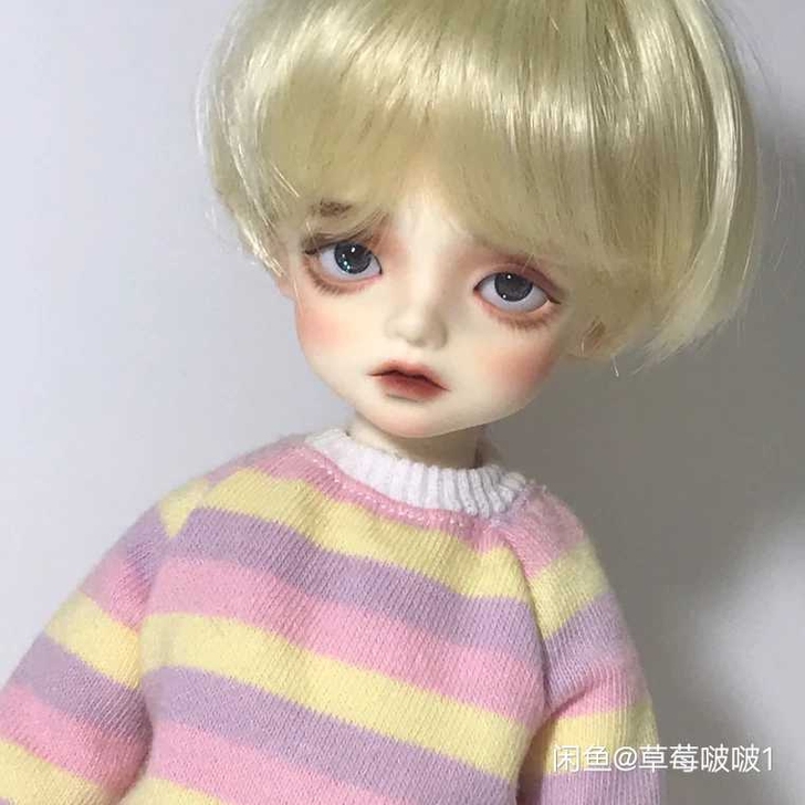 bjd雨果大全套，送衣服，假发，有一只手磕...