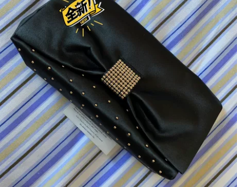 植村秀手拿包 专柜正品～全新未使用～磁吸扣...