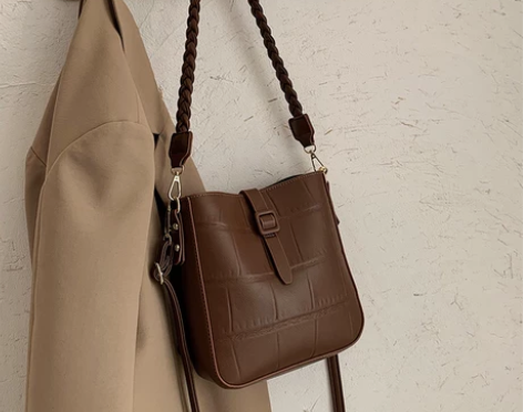 大容量包包女2021新款潮百搭单肩斜挎包高...